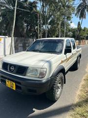 Nissan Hardbody 2015 White for sale