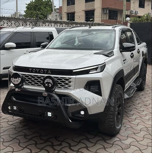 New Toyota Hilux 2026 White
