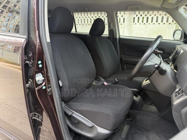 Toyota Rumion 1.5 FWD 2023 Maroon