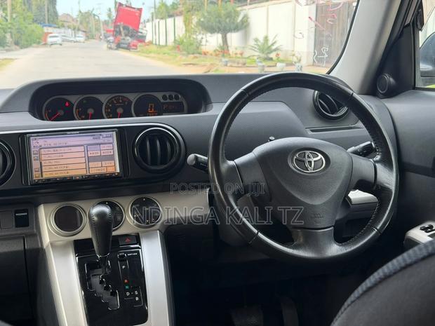 Toyota Rumion 1.5 FWD 2023 Maroon