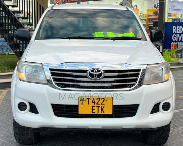 Toyota Hilux 2012 White