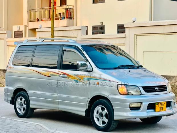 Toyota Noah 2001