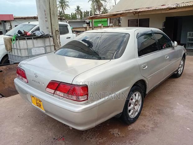 Toyota Cresta 1999 Silver