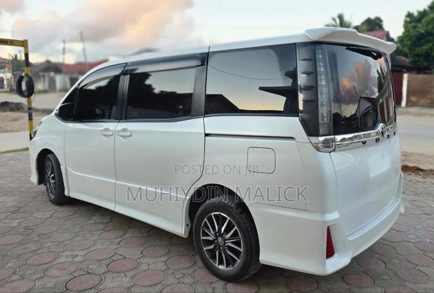 Toyota Voxy 2015 White