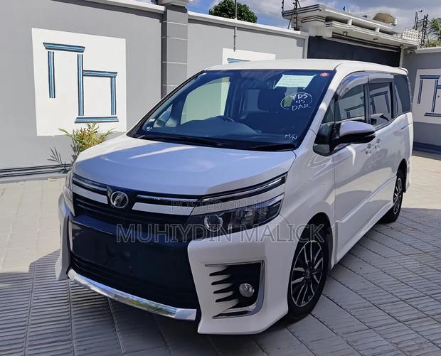 Toyota Voxy 2015 White