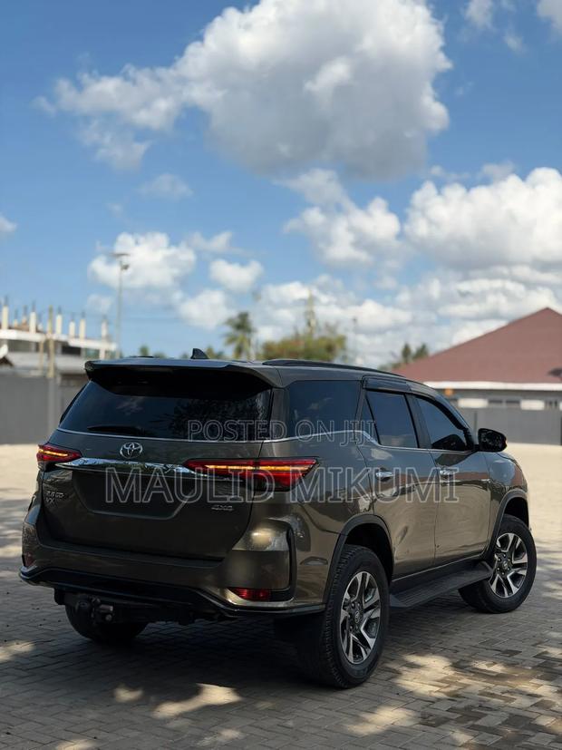 Toyota Fortuner 2021 Gray