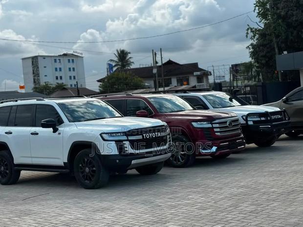 Toyota Land Cruiser 2024 White
