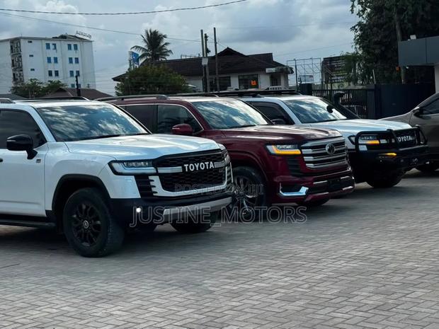 Toyota Land Cruiser 2024 White