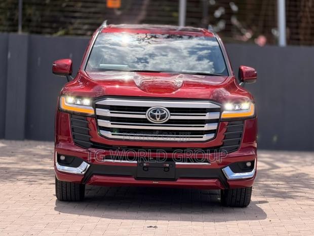 Toyota Land Cruiser LC300 2024 Red