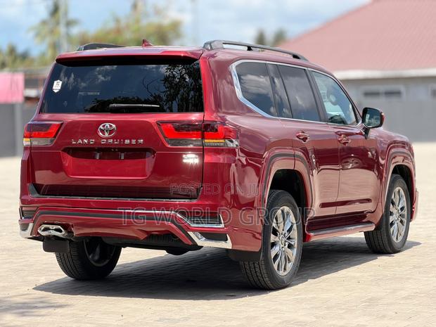 Toyota Land Cruiser LC300 2024 Red