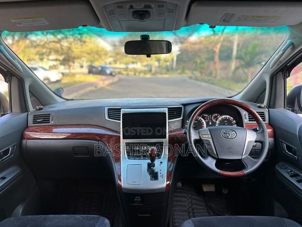 Toyota Vellfire V 2.4 FWD 7-Seater 2010 Black