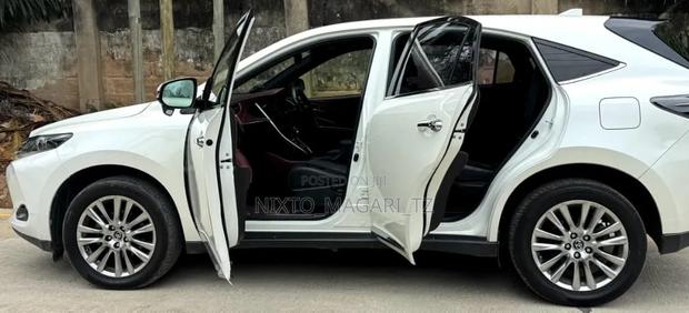 Toyota Harrier 2016 Off white