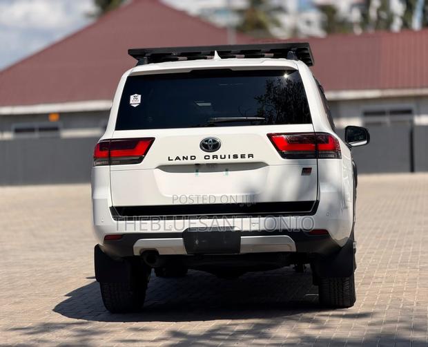 Toyota Land Cruiser 2024 Pearl