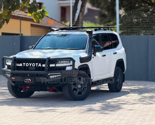 Toyota Land Cruiser 2024 Pearl