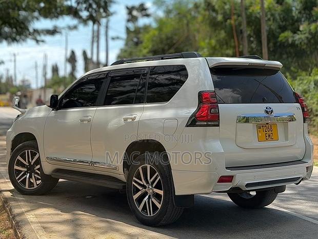 Toyota Land Cruiser Prado 2.8 2019 White