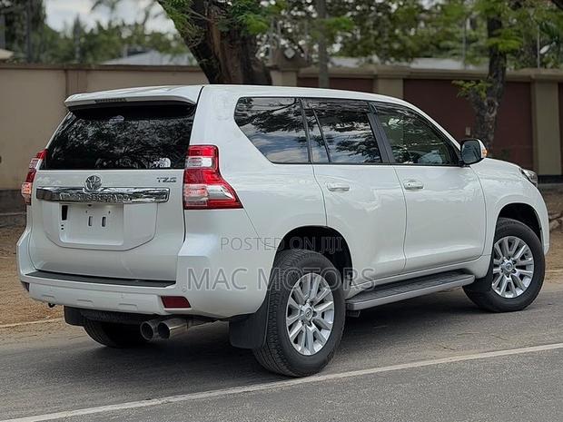 Toyota Land Cruiser Prado 2.8 D-4D 2016 White