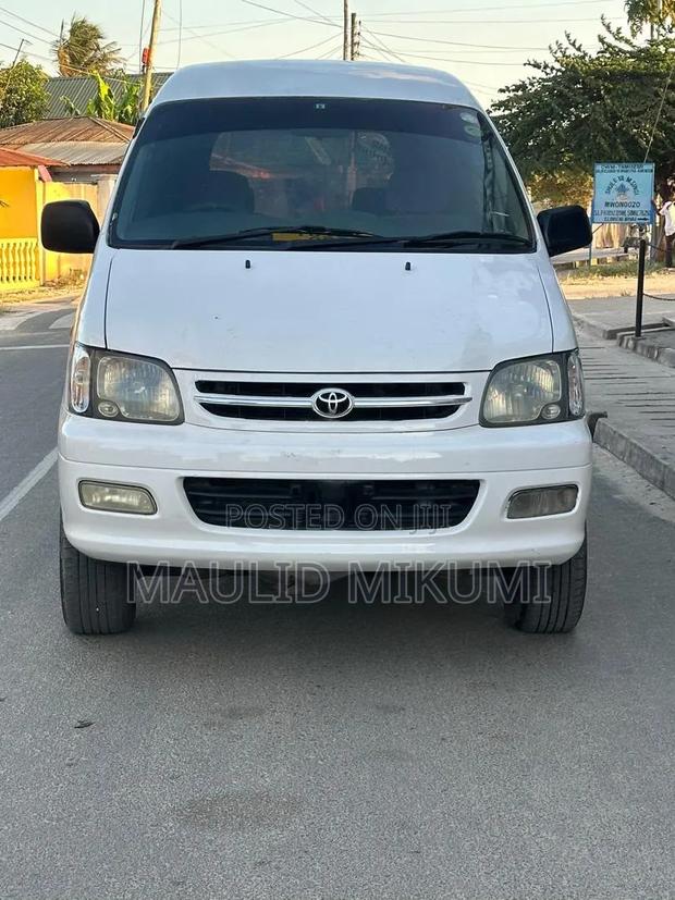 Toyota Noah 2001 White