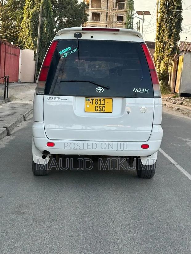 Toyota Noah 2001 White