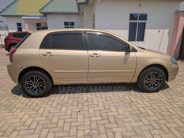 Toyota Corolla RunX 2006 Gold