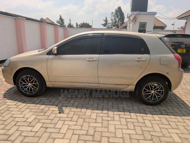Toyota Corolla RunX 2006 Gold