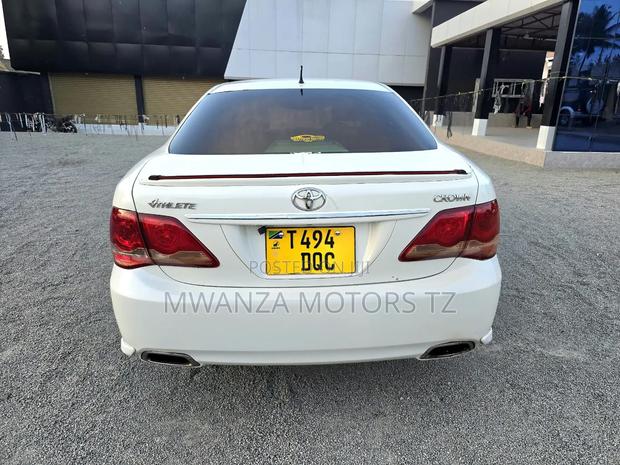 Toyota Crown 2009 White