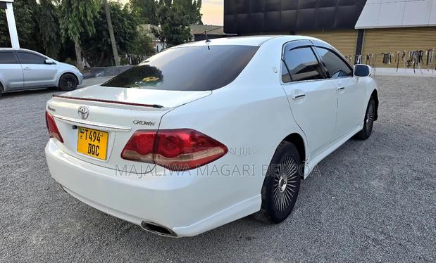 Toyota Crown 2009 White