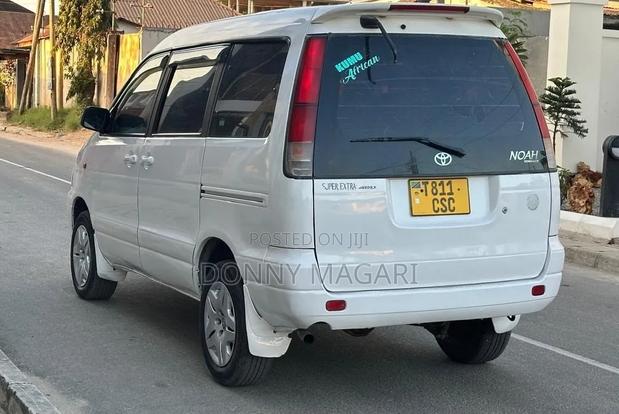 Toyota Noah 2008 White