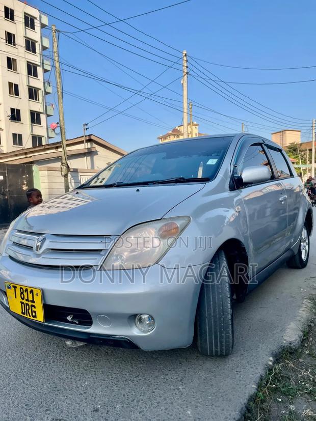 Toyota IST 2003 Silver