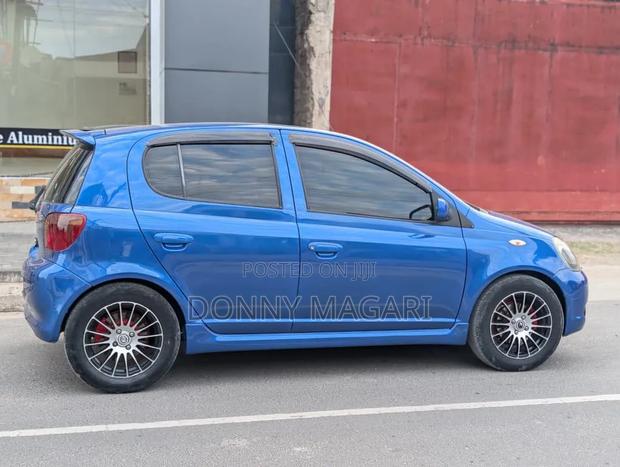 Toyota Vitz 2004 Blue