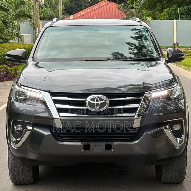 Toyota Fortuner 2.8 D AWD 2018 Gray