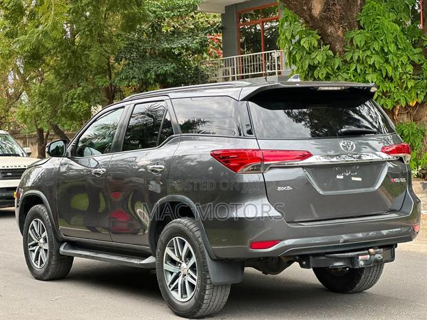 Toyota Fortuner 2.8 D AWD 2018 Gray