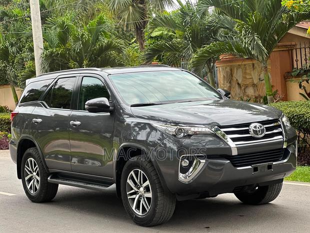 Toyota Fortuner 2.8 D AWD 2018 Gray