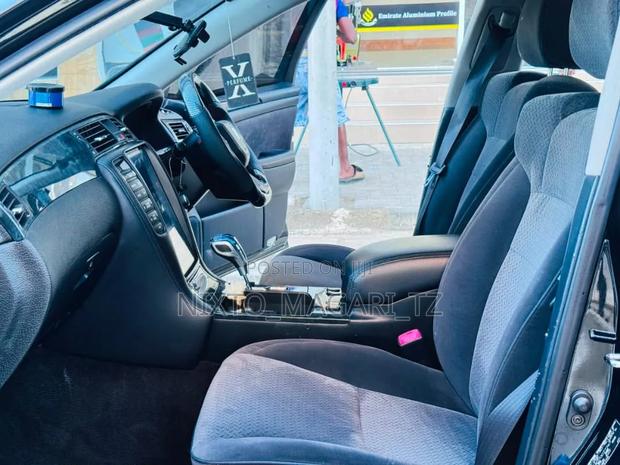 Toyota Crown 2006 Black
