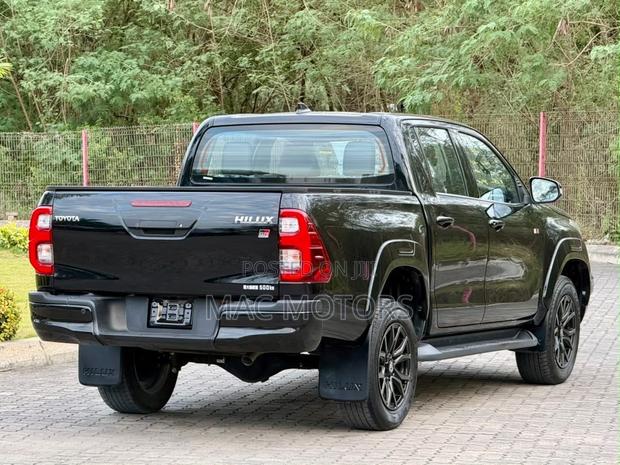 Toyota Hilux Revo Double Cab Deisel 2.4 AWD 2022 Black