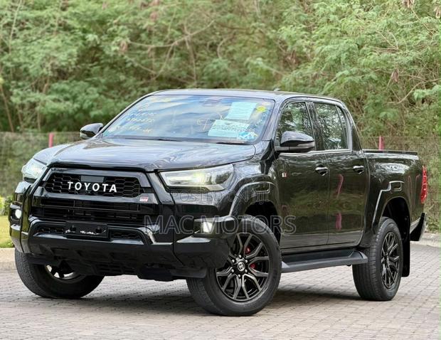 Toyota Hilux Revo Double Cab Deisel 2.4 AWD 2022 Black