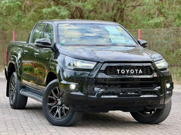 Toyota Hilux Revo Double Cab Deisel 2.4 AWD 2022 Black