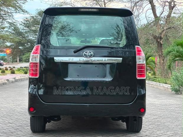 Toyota Noah 2009 Black