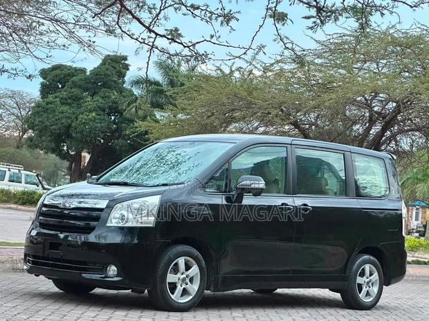 Toyota Noah 2009 Black