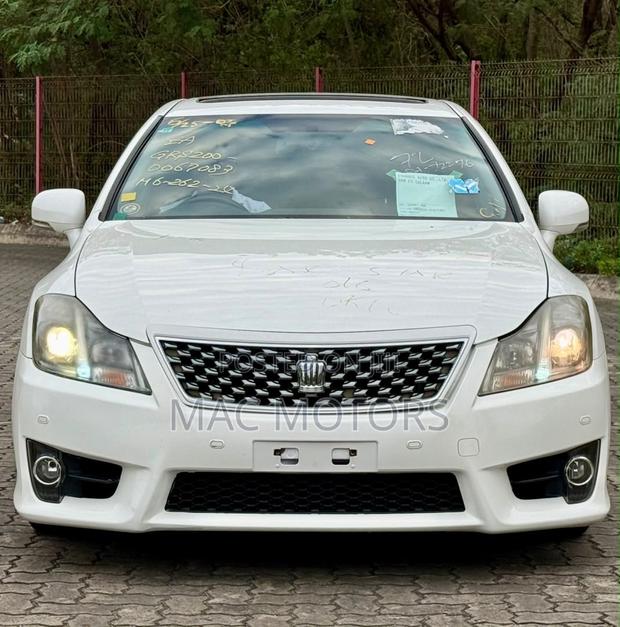 Toyota Crown 2011 White