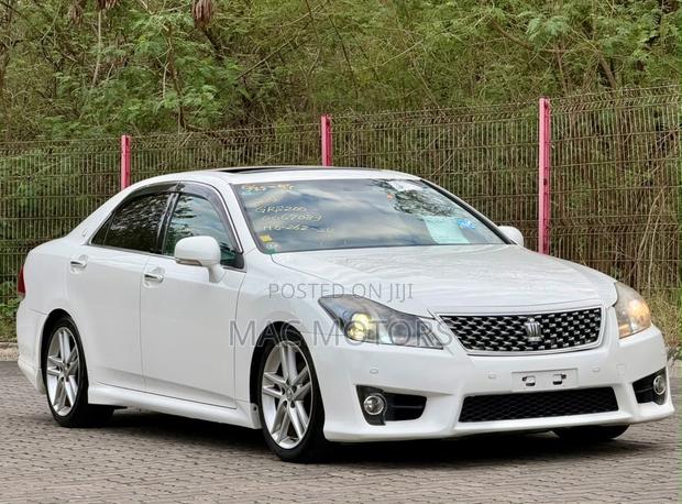 Toyota Crown 2011 White
