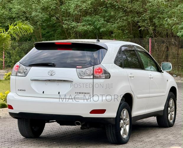 Toyota Harrier 2006 White
