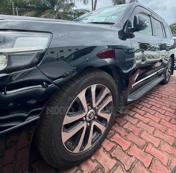 Toyota Land Cruiser 2016 Black