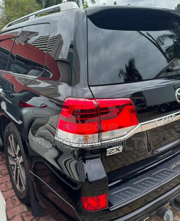 Toyota Land Cruiser 2016 Black