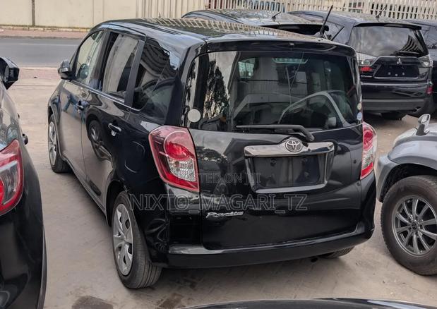 Toyota Ractis 2010 Black