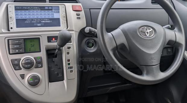 Toyota Ractis 2010 Black