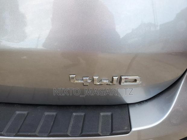 Ford Everest 2022 Silver