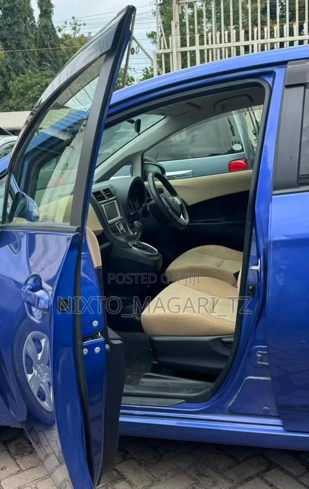 Toyota Ractis 2012 Blue