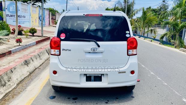 Toyota Porte 2014 White