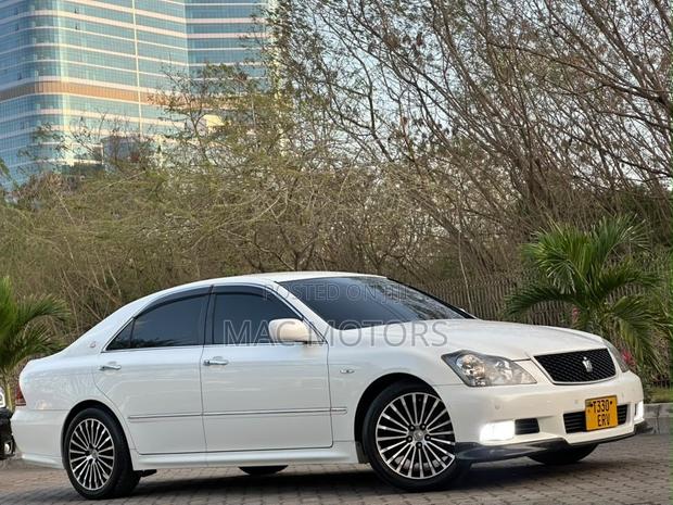 Toyota Crown 2007 White