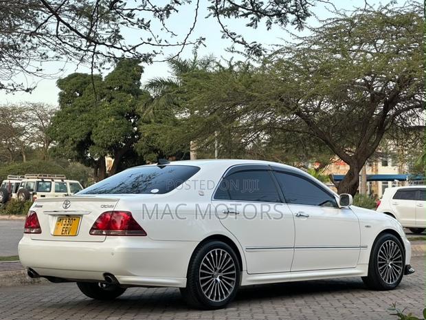 Toyota Crown 2007 White